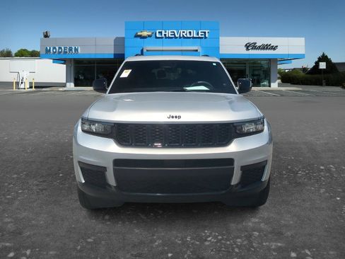 Used 2023 Jeep Grand Cherokee L Altitude AWD/4WD image 8