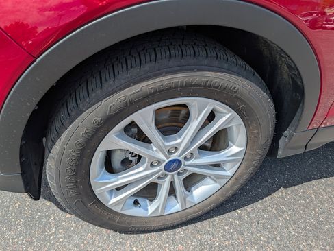 Used 2017 Ford Escape SE w/ SE Cold Weather Package AWD/4WD image 9