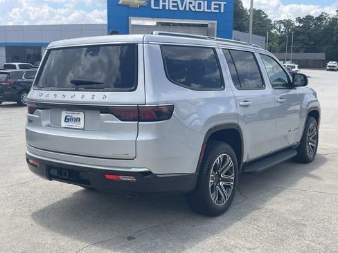 Used 2024 Jeep Wagoneer Series II AWD/4WD image 4