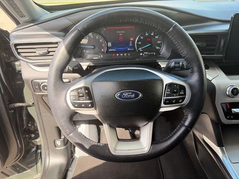 Used 2023 Ford Explorer XLT w/ Equipment Group 202A AWD/4WD image 29