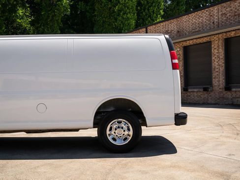 Used 2016 Chevrolet Express 2500 Extended RWD image 5