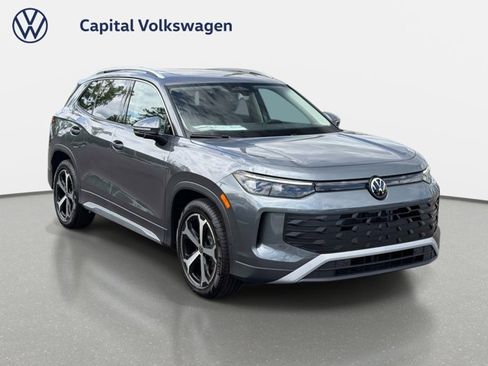 New 2026 Volkswagen Tiguan SE FWD image 3