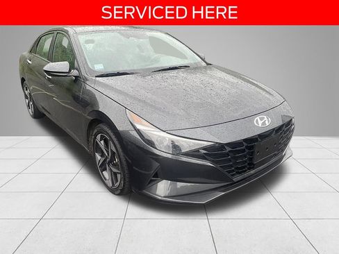 Used 2023 Hyundai Elantra SEL w/ Convenience Package FWD image 3