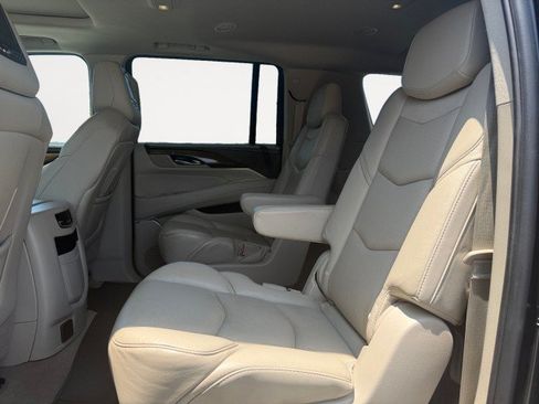 Used 2018 Cadillac Escalade ESV Luxury AWD/4WD image 14
