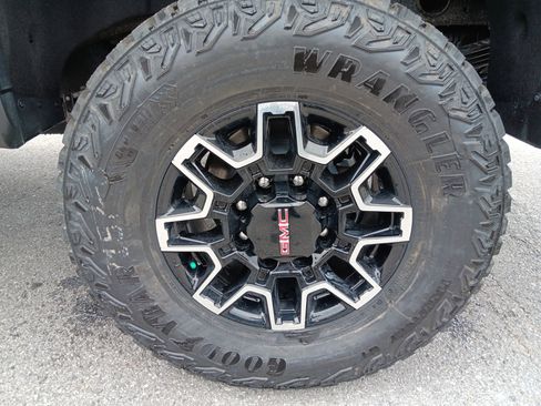 New 2026 GMC Sierra 2500 AT4X w/ LPO, Black Badging Package image 3