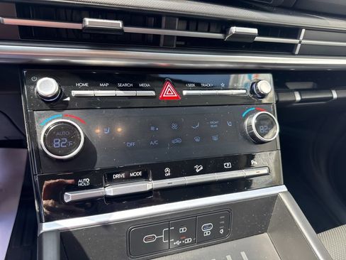 Used 2025 Hyundai Santa Fe SEL FWD image 27