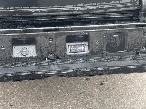 Used 2022 GMC Sierra 2500 Denali w/ Denali Black Diamond Edition image 16