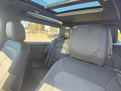 Used 2023 Land Rover Defender 90 X-Dynamic SE image 18