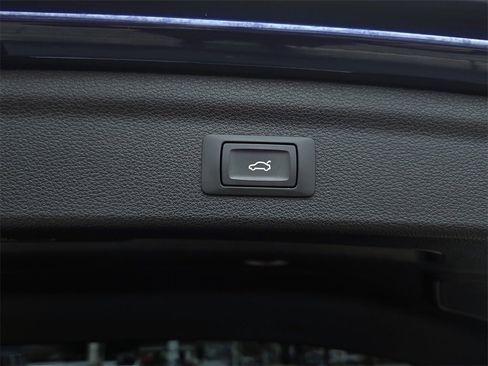 Used 2023 Audi Q3 2.0T Premium image 33