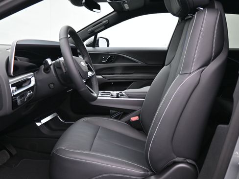 New 2025 Cadillac Lyriq Luxury image 9