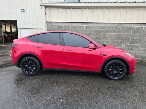 Used 2023 Tesla Model Y Long Range image 9