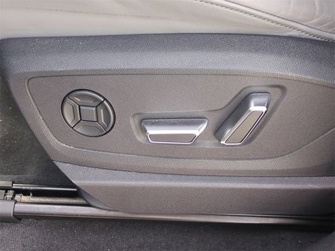 Used 2023 Audi e-tron S Premium Plus w/ Black Optic Package image 21