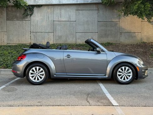 Used 2018 Volkswagen Beetle 2.0T Coast FWD image 12