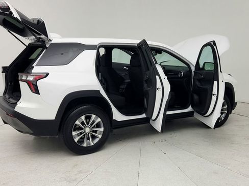 Used 2025 Chevrolet Equinox LT FWD image 13