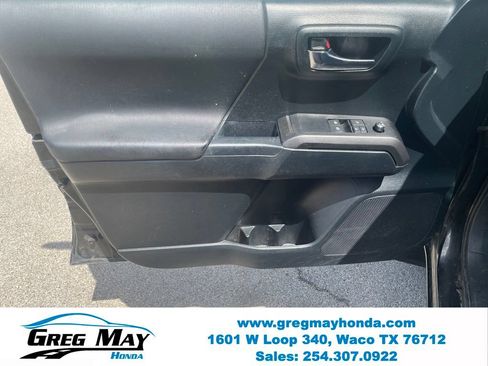 Used 2016 Toyota Tacoma TRD Sport w/ Towing Package RWD image 10