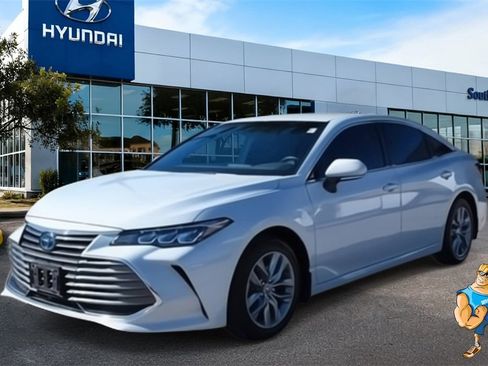 Used 2022 Toyota Avalon XLE image 1