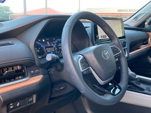 Certified 2025 Toyota Grand Highlander AWD image 9