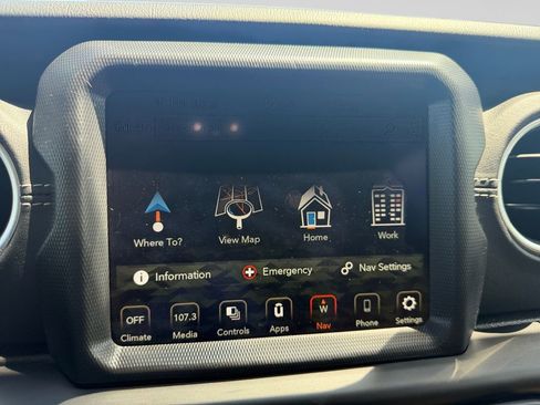 Used 2023 Jeep Wrangler Unlimited Sahara AWD/4WD image 21