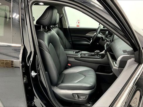 Used 2025 Toyota Grand Highlander AWD image 10