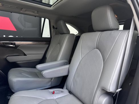 Used 2022 Toyota Highlander Platinum image 23