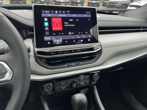 Certified 2025 Jeep Compass Limited image 24