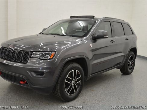 Used 2017 Jeep Grand Cherokee Trailhawk w/ Trailhawk Luxury Group image 3