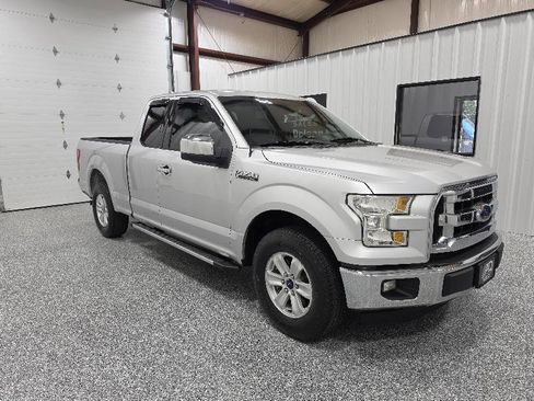 Used 2015 Ford F150 XLT image 3
