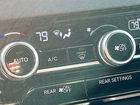 Used 2025 Honda Pilot Black Edition image 16