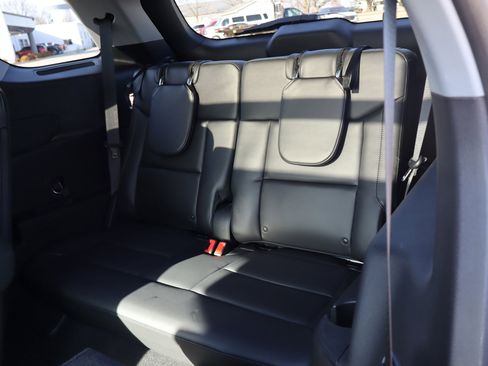 Used 2022 Ford Explorer XLT w/ Equipment Group 202A image 12