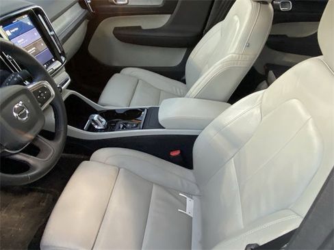 Used 2023 Volvo XC40 B4 Plus w/ Driver Assist Package image 9