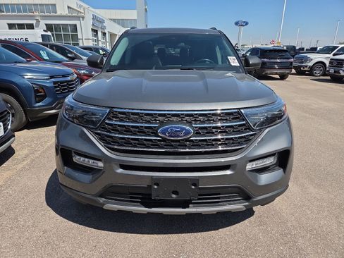 Used 2023 Ford Explorer XLT w/ Equipment Group 202A AWD/4WD image 7