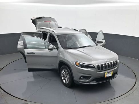Used 2019 Jeep Cherokee Latitude Plus w/ Cold Weather Group AWD/4WD image 29