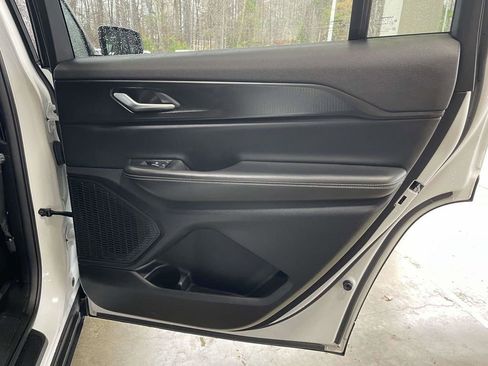 Used 2024 Jeep Grand Cherokee L Laredo image 18