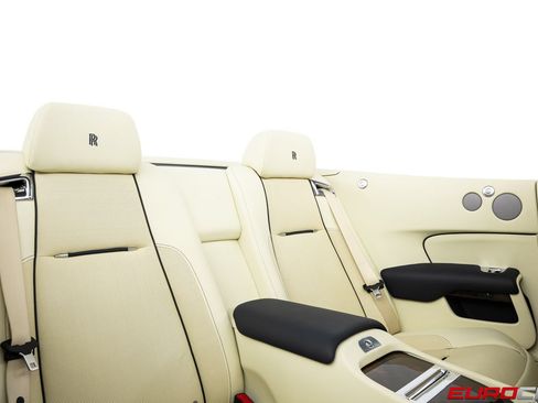 Used 2017 Rolls-Royce Dawn RWD image 37