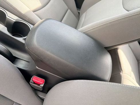 Used 2016 Hyundai Elantra SE FWD image 23