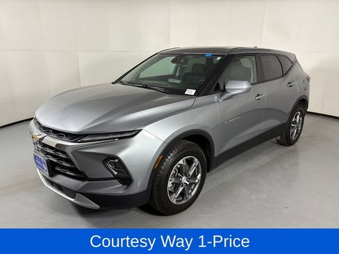 Used 2025 Chevrolet Blazer LT FWD image 5