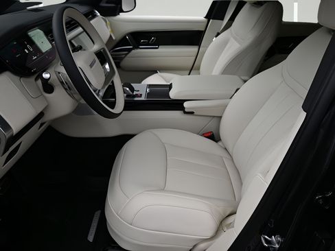 Used 2026 Land Rover Range Rover SE AWD/4WD image 4