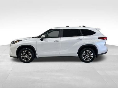 Used 2023 Toyota Highlander XLE AWD/4WD image 30