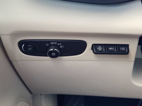 Used 2021 Buick Envision Essence w/ Technology Package I FWD image 23