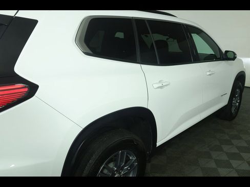 Used 2025 GMC Acadia Elevation image 18