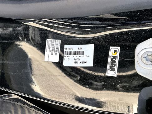 Used 2018 Chrysler Pacifica Limited w/ Advanced Safetytec Group FWD image 36