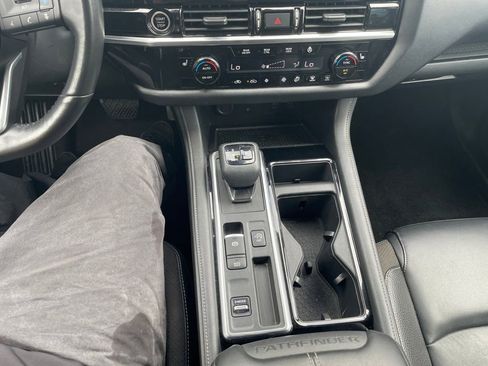 Used 2022 Nissan Pathfinder SL w/ SL Premium Package image 23