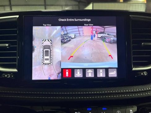 Used 2023 Chrysler Pacifica Limited w/ Uconnect Theater Family Group FWD image 21