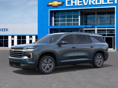 New 2026 Chevrolet Traverse LT w/ Driver Confidence Package AWD/4WD image 2