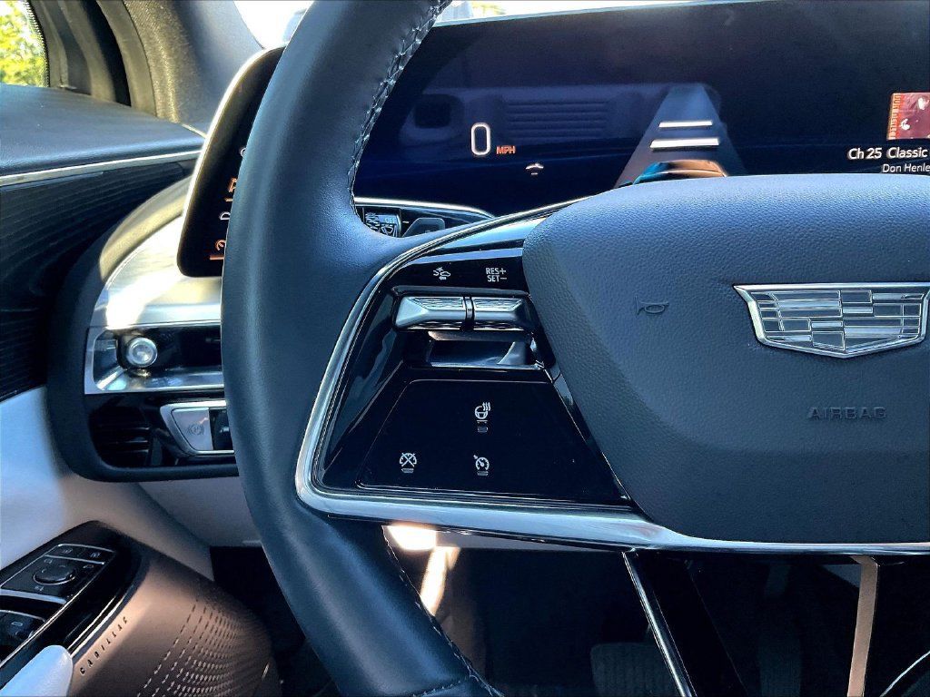Used 2024 Cadillac Lyriq Luxury RWD image 6