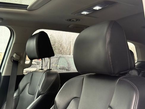 Used 2025 Kia Telluride S image 11