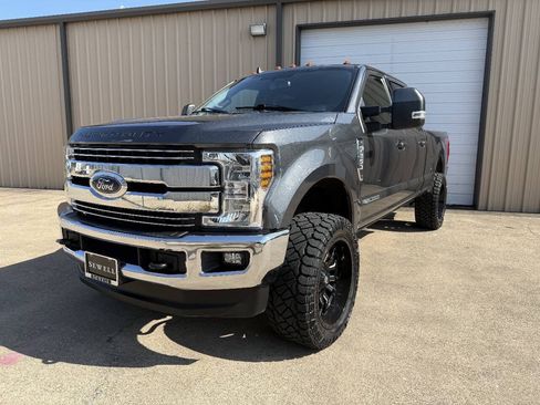 Used 2019 Ford F250 Lariat w/ Lariat Value Package AWD/4WD image 2