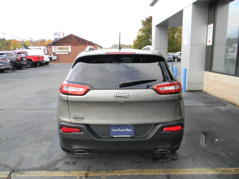Used 2017 Jeep Cherokee Latitude w/ Comfort/Convenience Group AWD/4WD image 7