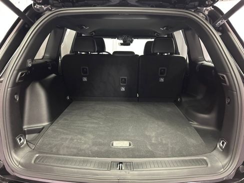 Used 2025 Jeep Grand Cherokee Altitude image 24