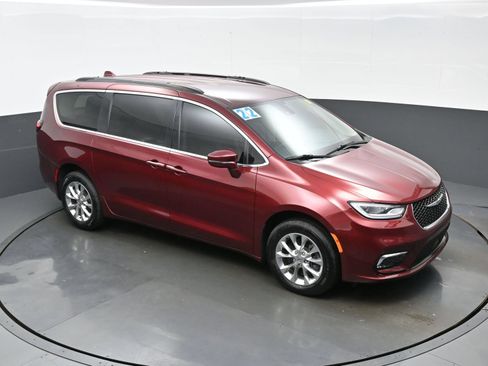 Used 2022 Chrysler Pacifica Touring-L AWD/4WD image 41
